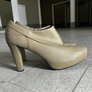 Me Too Beige Leather Platform Ankle Boots